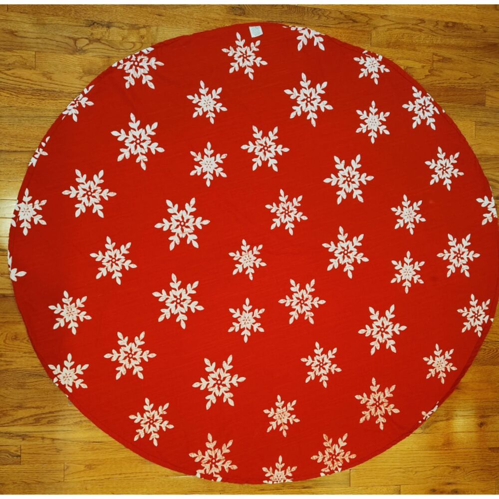 Target 64" Round Tablecloth Red White Snowflake Christmas Holiday Winter Decor - Picture 2 of 4